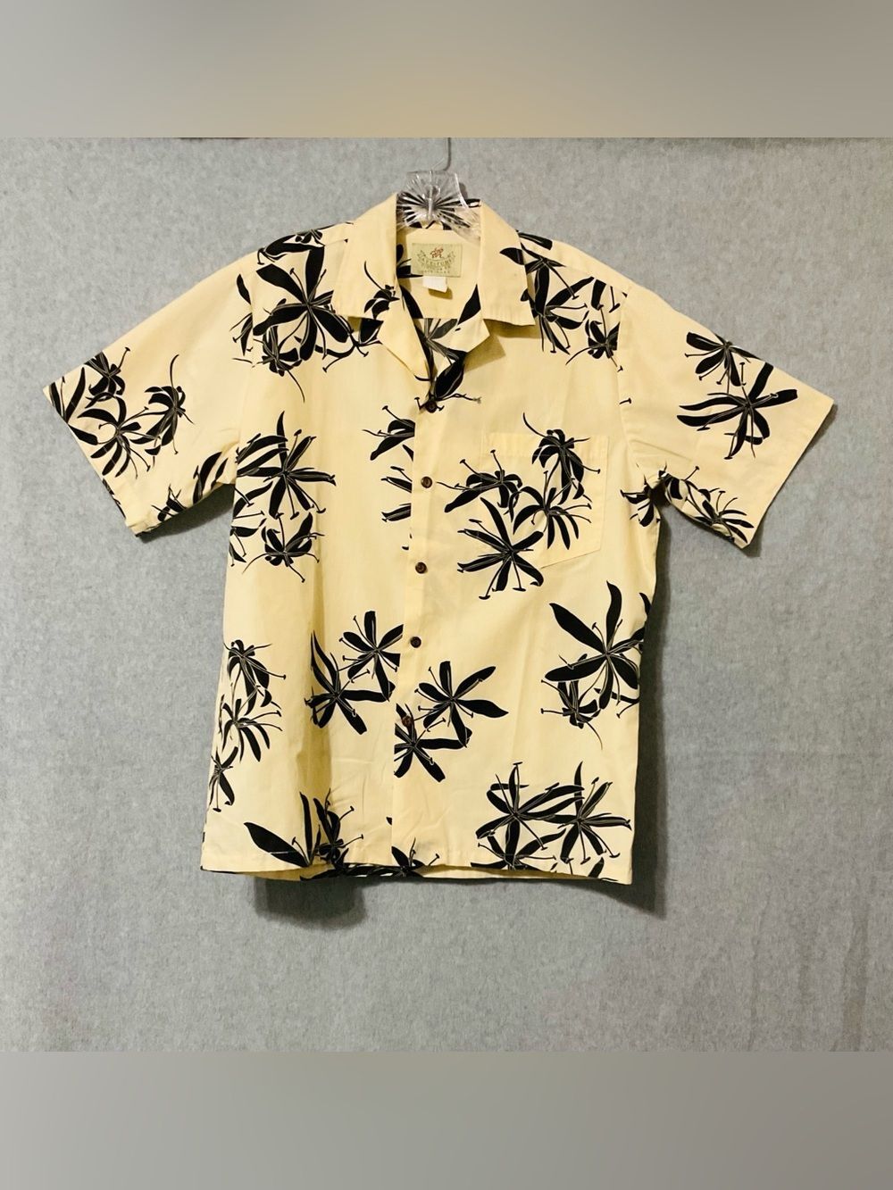 Attitude clothing Co Men's Short-Sleeve Tropical Print Shirt cream Sz M